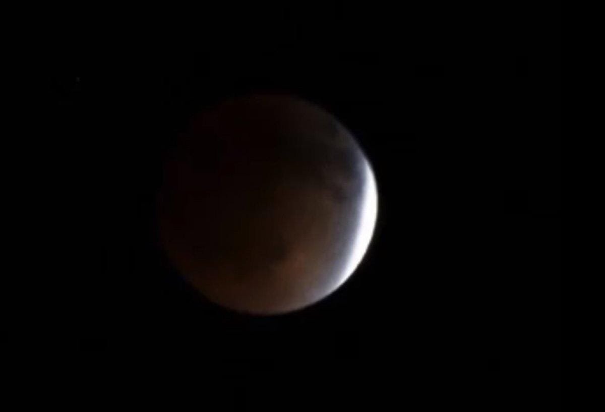 guia-del-eclipse-total-de-luna:-horarios,-visibilidad-y-como-verlo